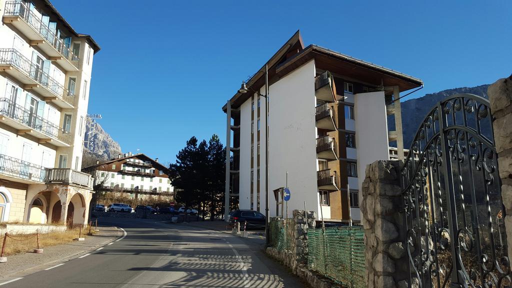 Supermountainski Cortina Cortina d'Ampezzo Bagian luar foto
